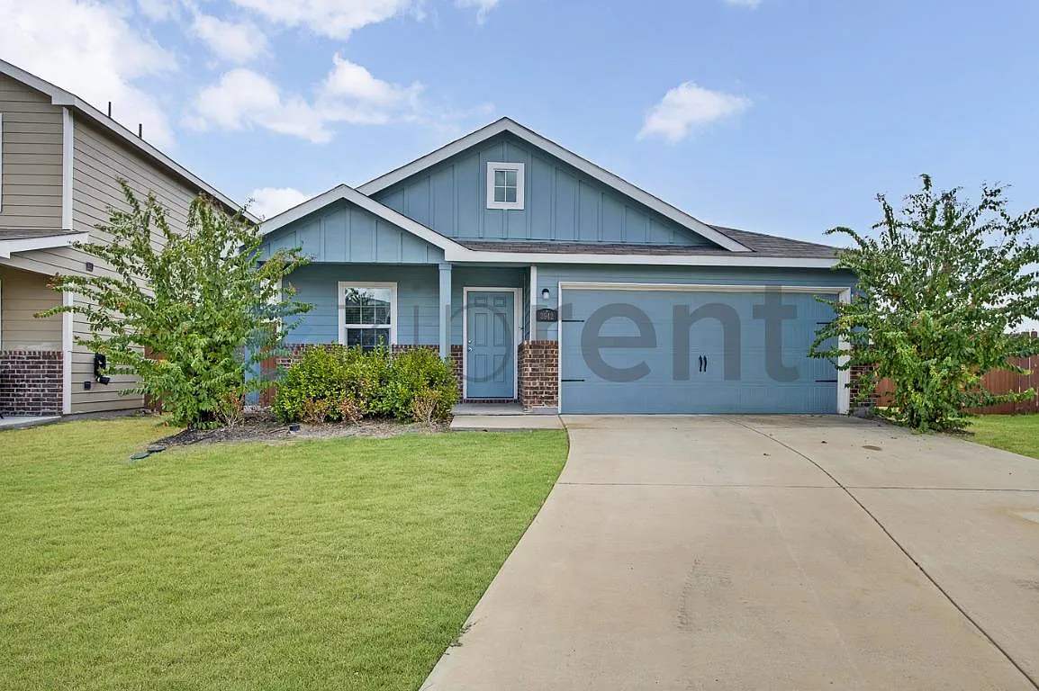 3 bed, 1257 sqft, $1,995 — Photo 1