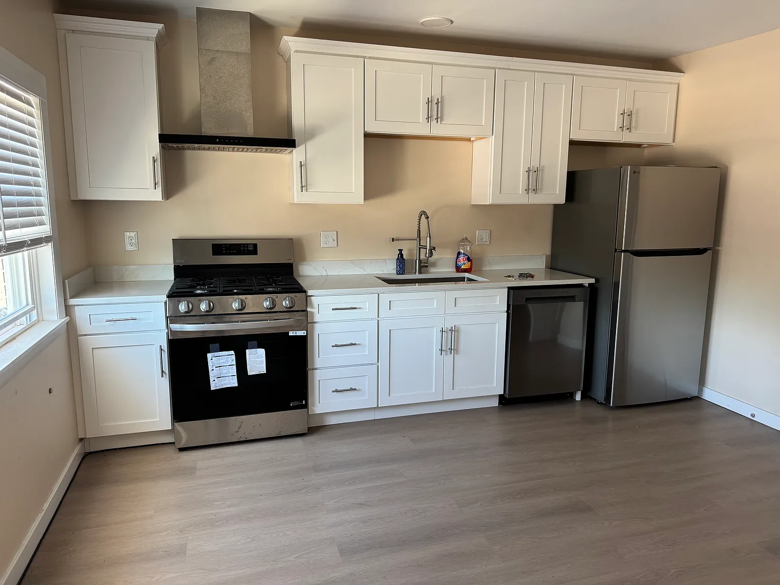 1 bed, 879 sqft, $1,250 — Photo 2