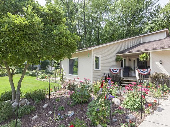 3rd image of 2846 Shady Oaks Dr SW