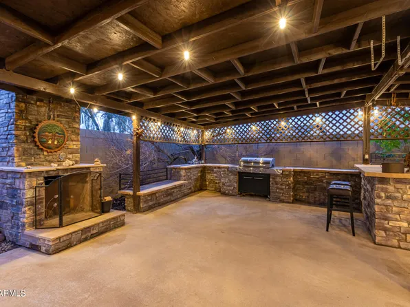 8040 W MCLELLAN Road, Glendale, AZ 85303