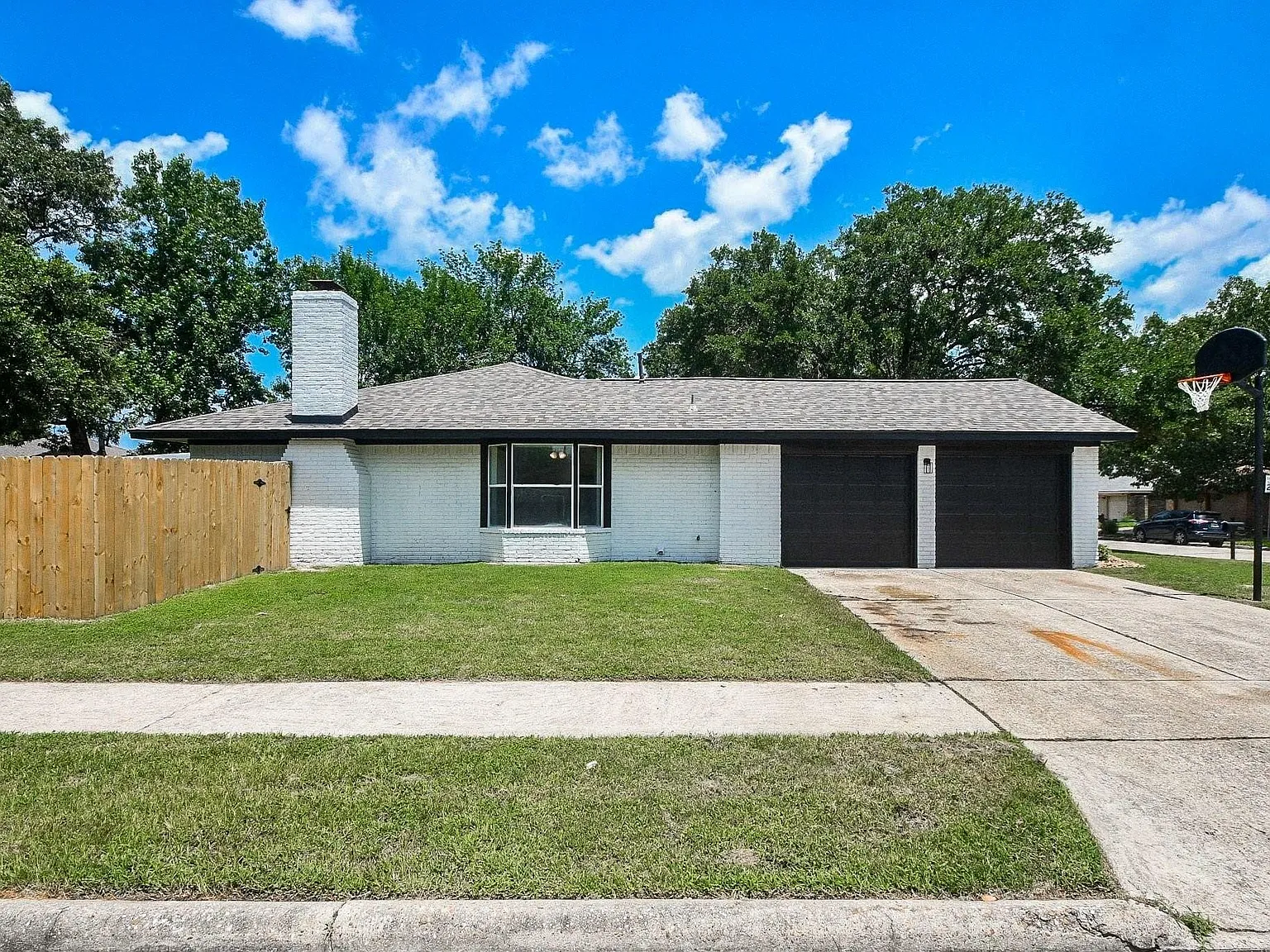 3 bed, 2.0 bath, 1636 sqft, $2,200 — Photo 4