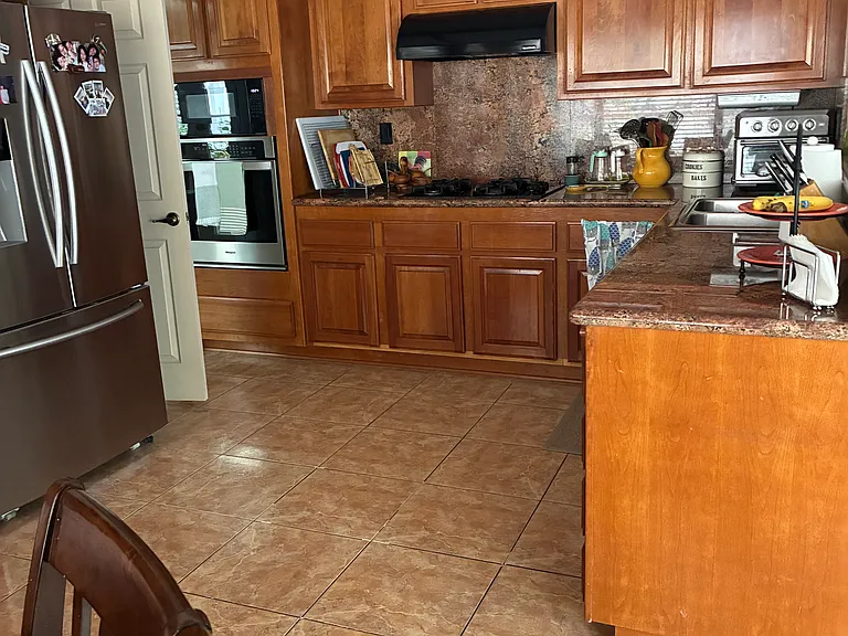 2300 Whiteoak Ln — Photo 6