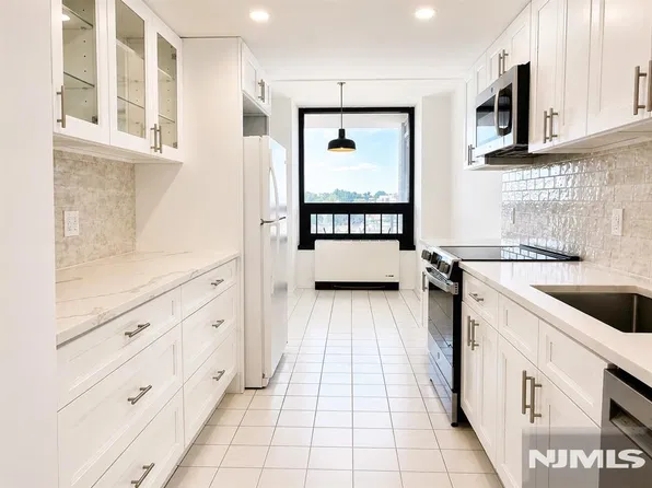 800 Palisade Avenue #704, Fort Lee, NJ 07024