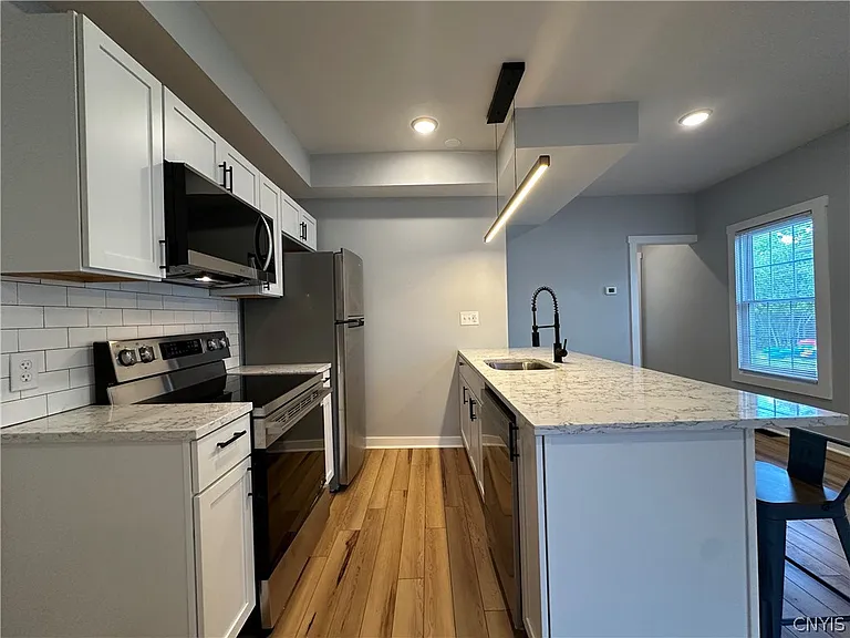 128 Caroline Ave — Photo 30