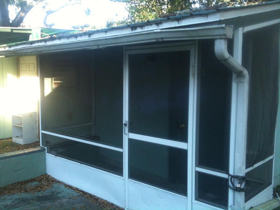 2nd image of 827 Center Ave APT 2