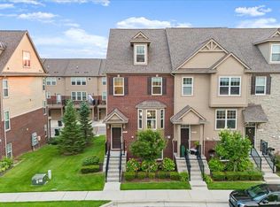 2653 Helmsdale Cir, Rochester, MI 48307