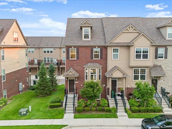 2653 Helmsdale Cir, Rochester, MI 48307