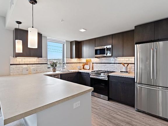 2nd image of 3701 Noriega St #105