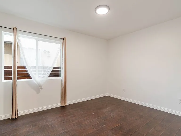 5630 Craner Ave — Photo 7