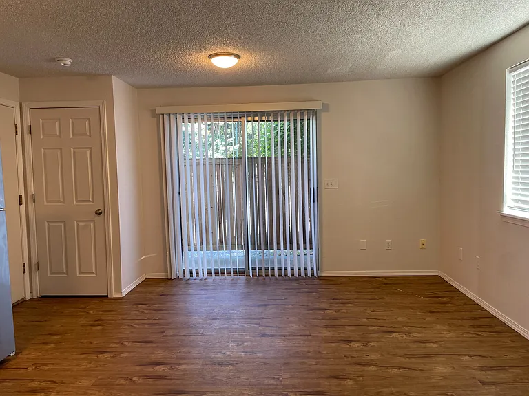 Bridgeport Terrace Apartments — Photo 32