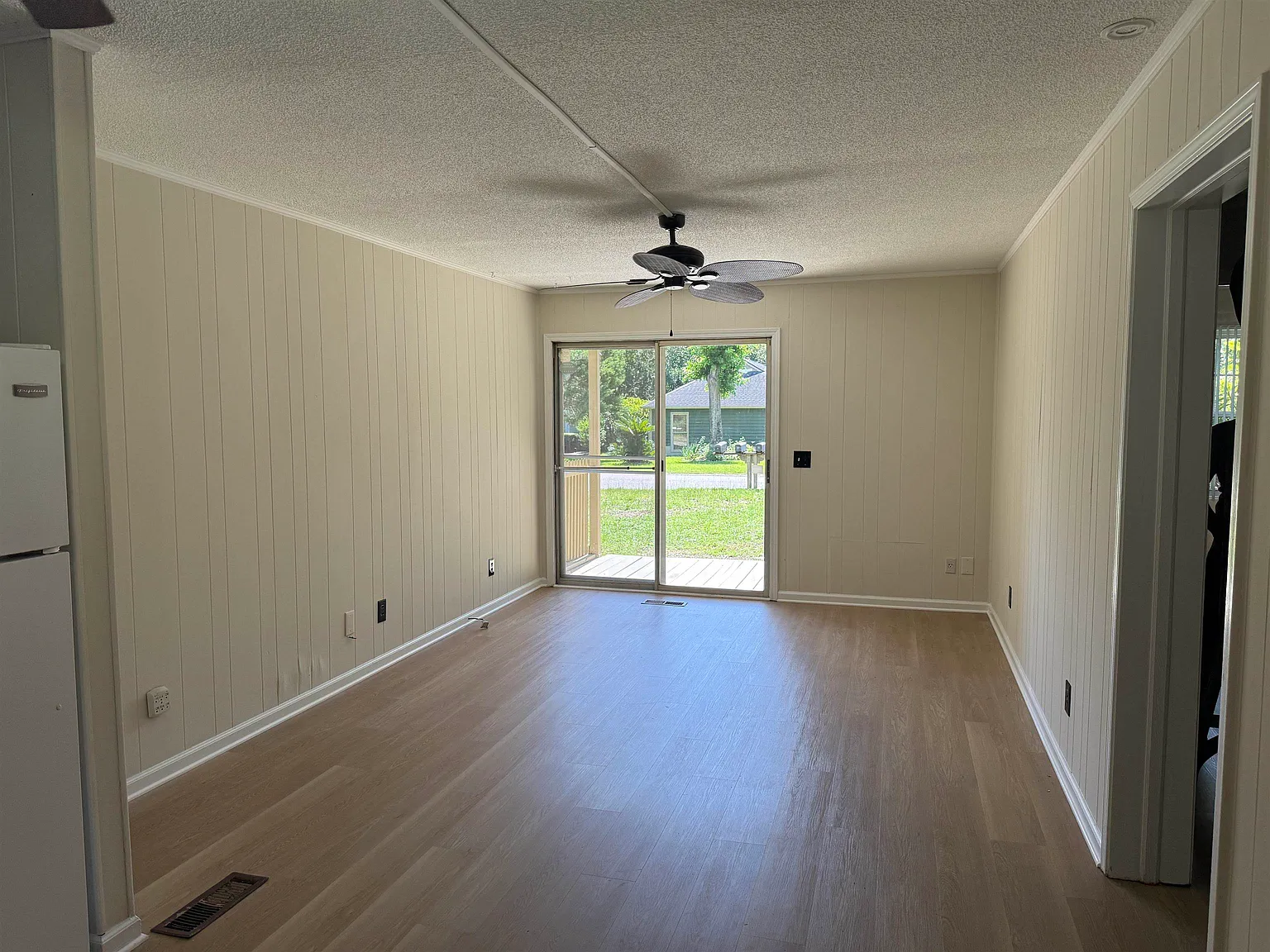 2 bed, 1.0 bath, 884 sqft, $1,400 — Photo 2