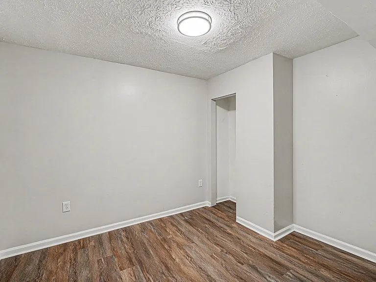 566 Glenwood Ave #5 — Photo 6