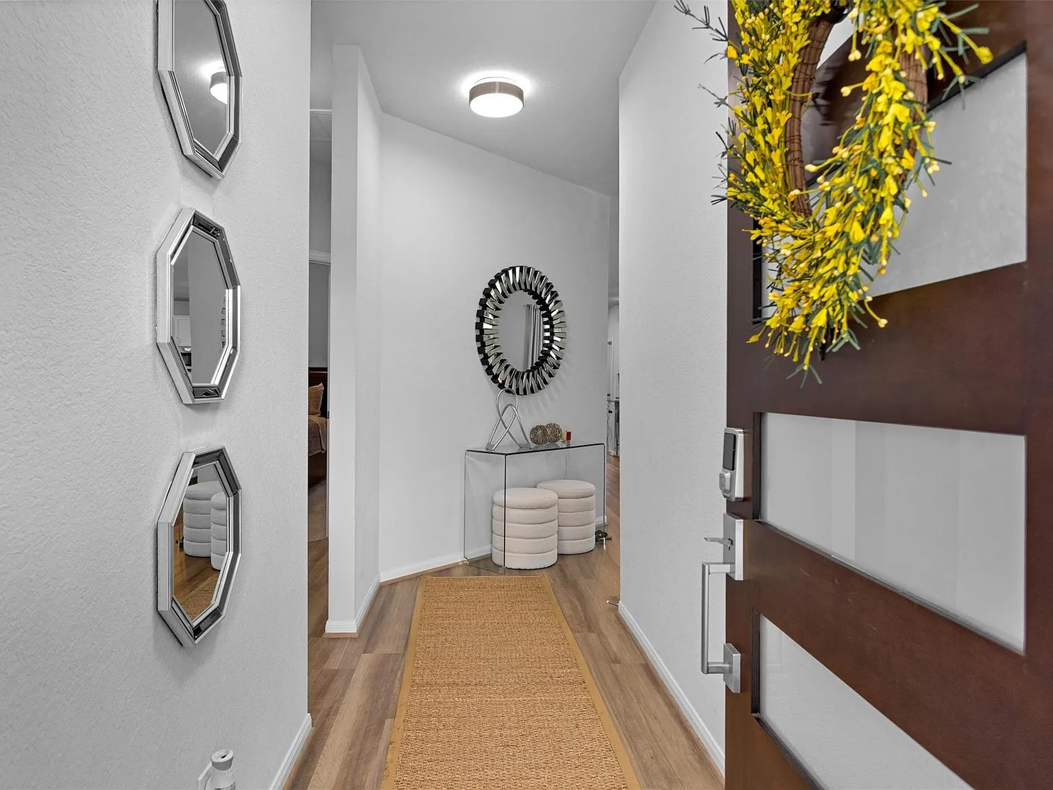 3 bed, 2.0 bath, 1941 sqft, $2,300 — Photo 3