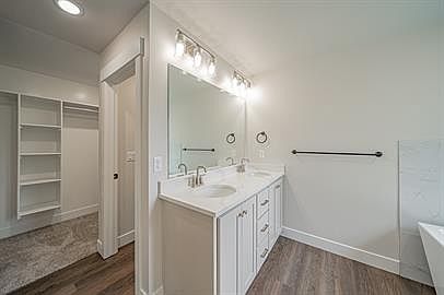 3rd image of 2981 Huntshire Ave