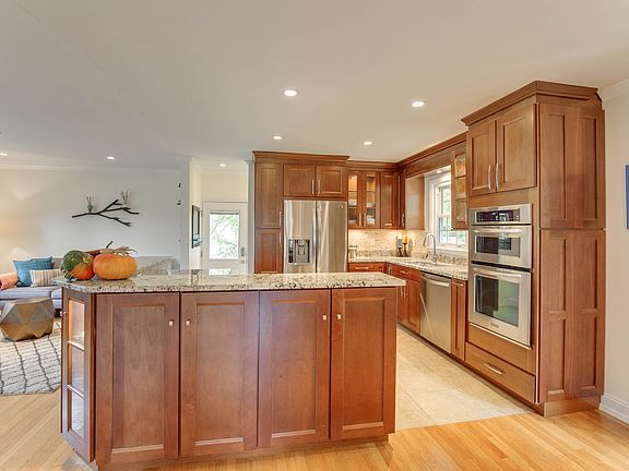 4th image of 2537 Avon Ln