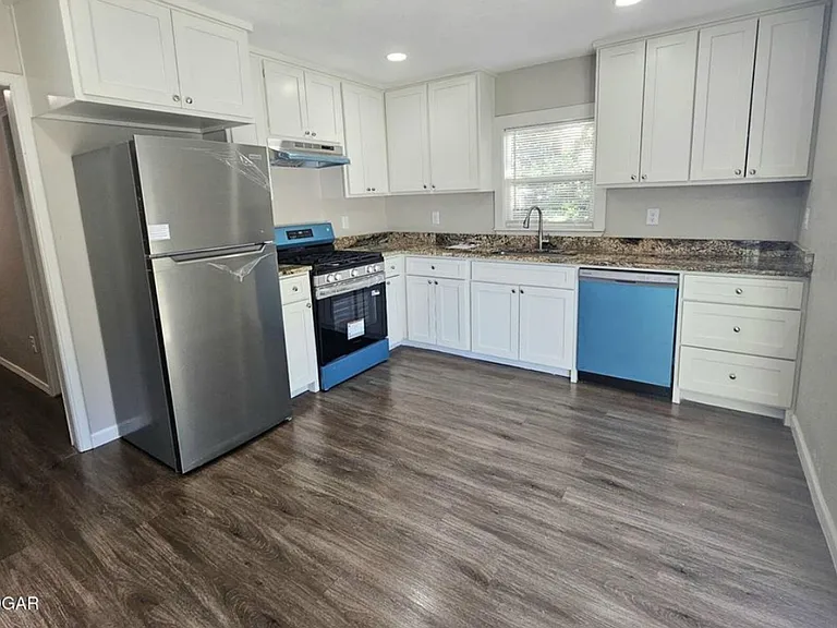 427 E/ne B J Tunnell Blvd — Photo 3