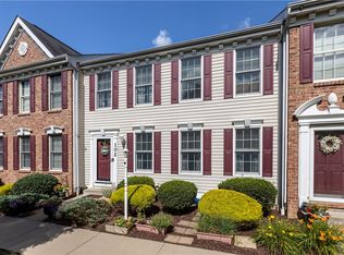 102 Castle View Dr, Mc Kees Rocks, PA 15136