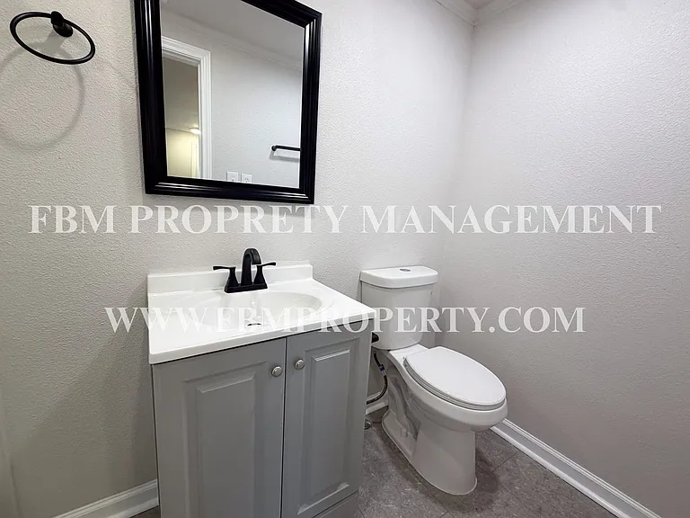 303 E Thompson St — Photo 18