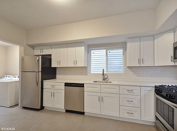 3rd image of 2909 N Ridgeway Ave Unit 1