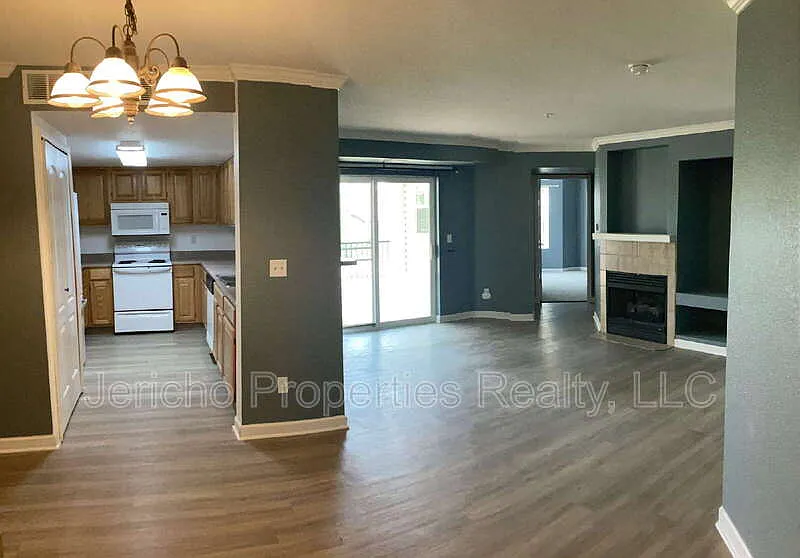 3 bed, 2.0 bath, 1264 sqft, $1,995 — Photo 4