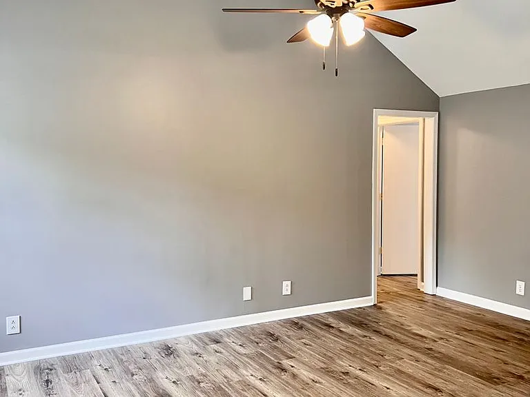 407 Donna Dr — Photo 3