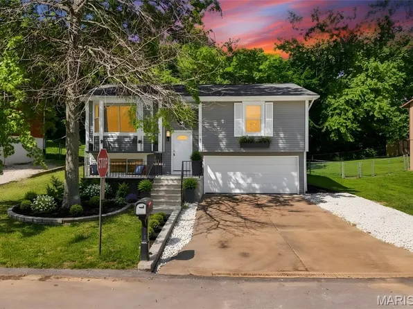 829 Country Haven Dr, Imperial, MO 63052
