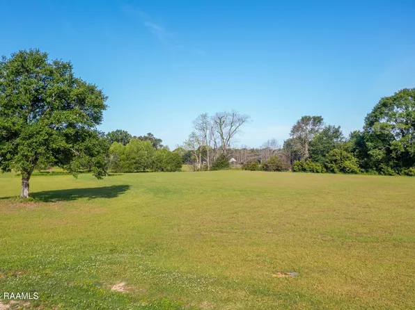 1068 Jeffery Dr, Saint Martinville, LA 70582