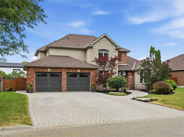5 Manor Cres, Grimsby, ON L3M 5J9