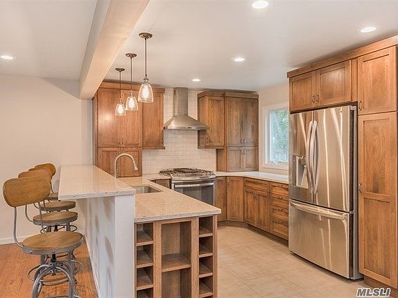 5th image of 95 Rosemary Ln