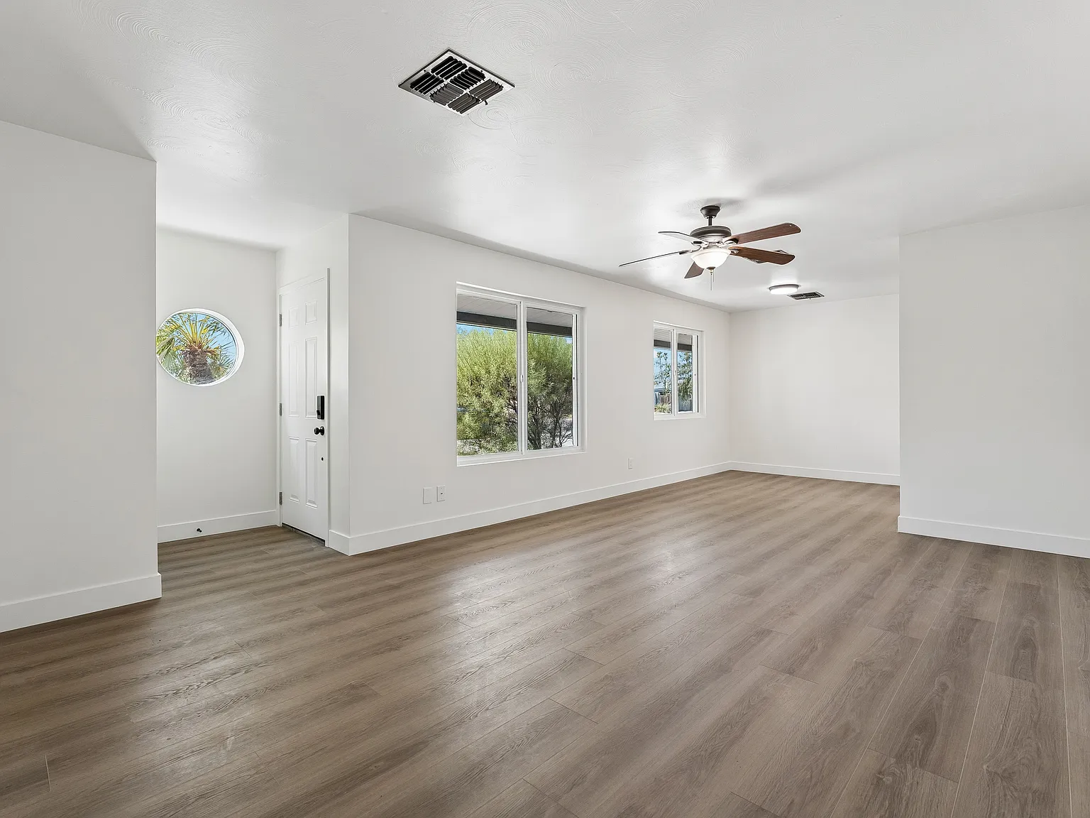 3 bed, 1196 sqft, $2,600 — Photo 4