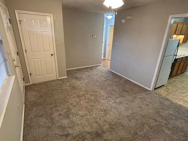 3327 N Detroit Ave — Photo 4