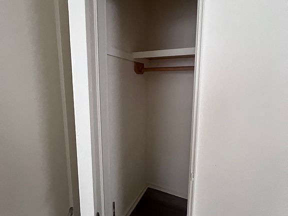 5th image of 830 Howard Ave #27B