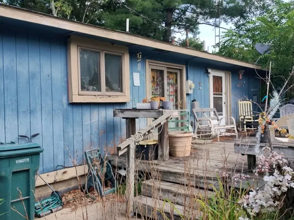 3626 Bittersweet Dr, Columbiaville, MI 48421