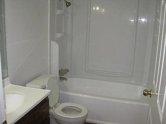 3rd image of 1539 W 206th St