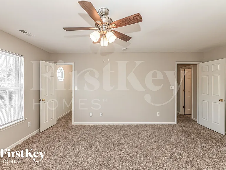 809 Hounds Chase Dr — Photo 10