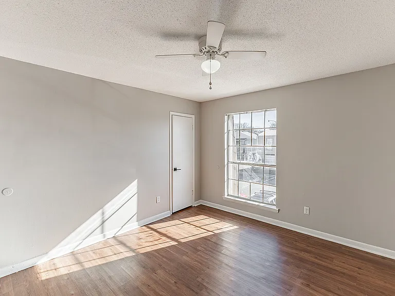 1321 Towerview Street-10