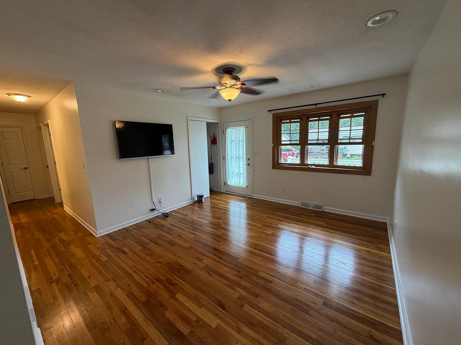 2 bed, 816 sqft, $1,600 — Photo 2