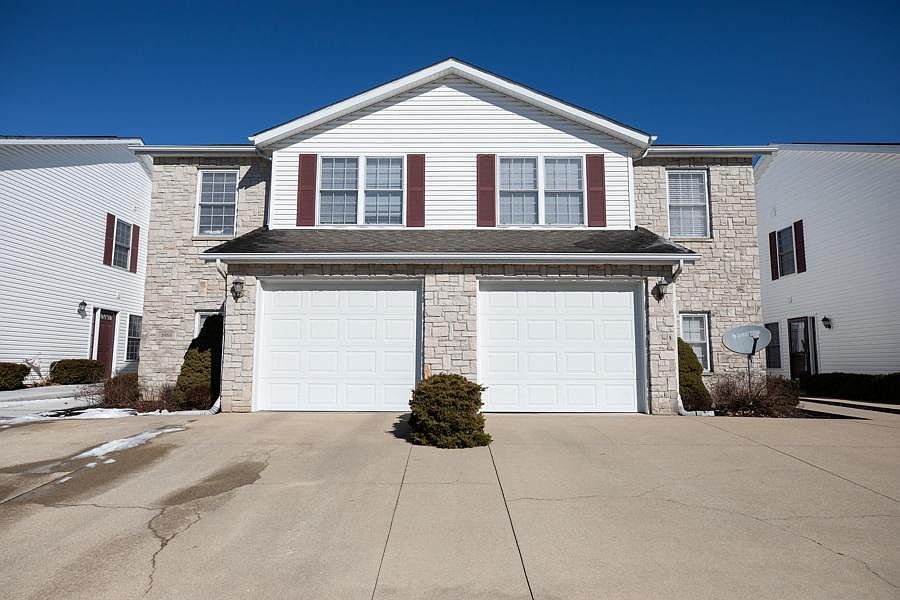 2nd image of 3496 & 3498 S Oaklawn Cir