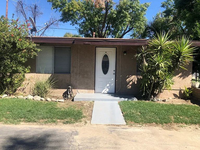 560 E Oakland Ave — Photo 17
