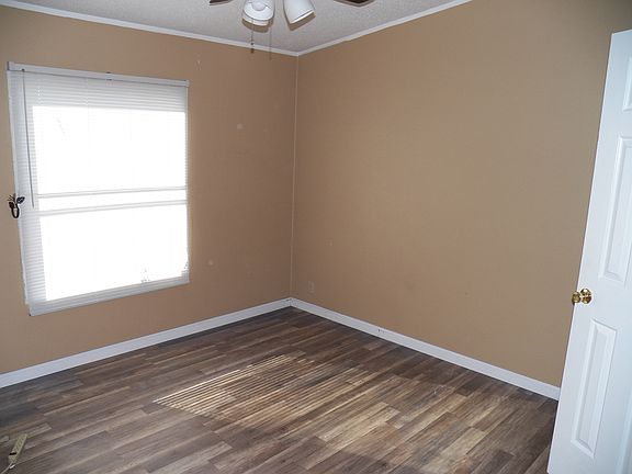 Back guest bedroom