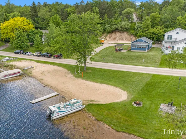 4836 Abraham Dr NE, Lowell, MI 49331