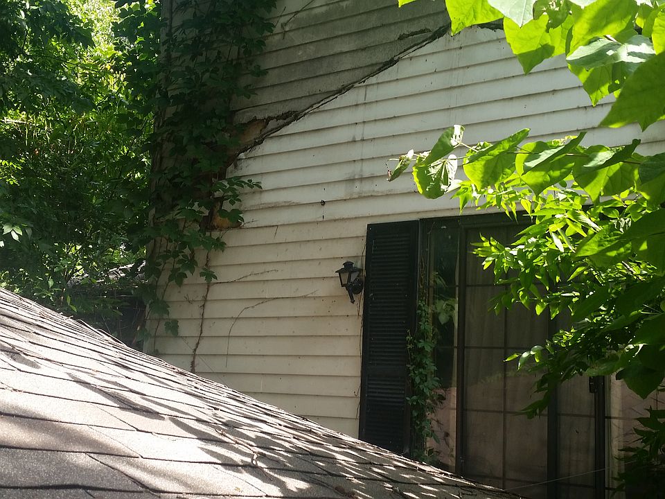 2nd image of 615 E B St