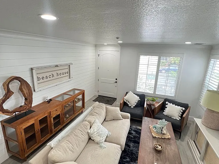 20917 Cabrillo Ln — Photo 3