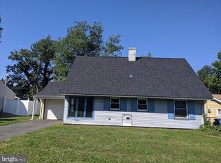 27 Pebble Ln, Willingboro, NJ 08046