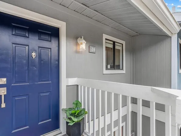 6033 34th St W APT 28, Bradenton, FL 34210