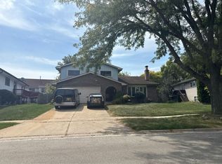 633 Feather Sound Dr, Bolingbrook, IL 60440