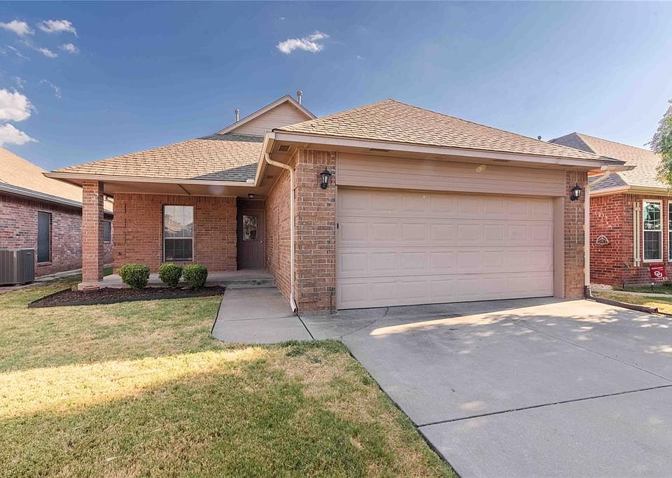 1st image of 520 SW 123rd Pl