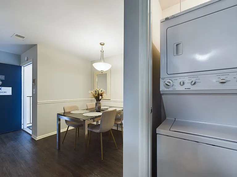 Lakeshore Apartments — Photo 30