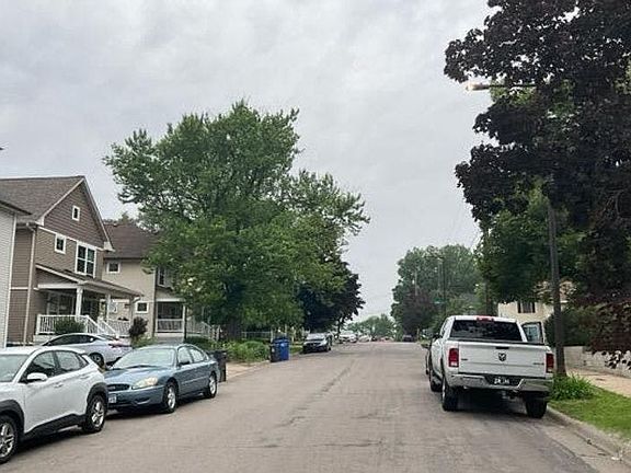 4th image of 445 Minnehaha Ave E