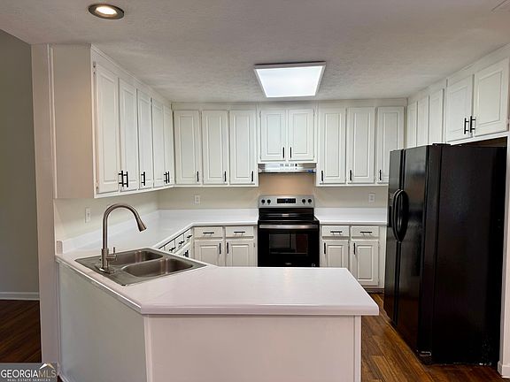 2nd image of 205 Willow Shoals Dr